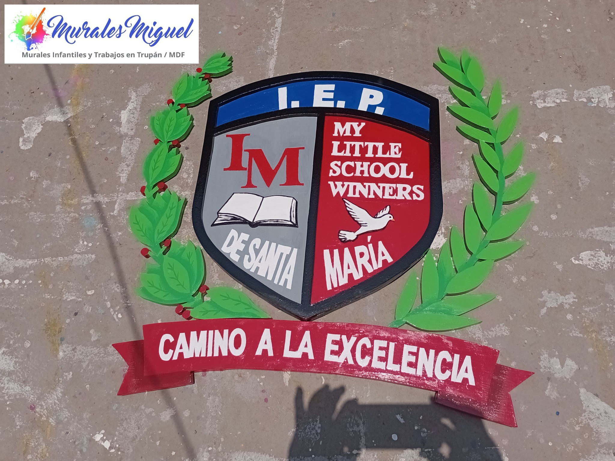Insignias 3D hechas con MDF Trupan