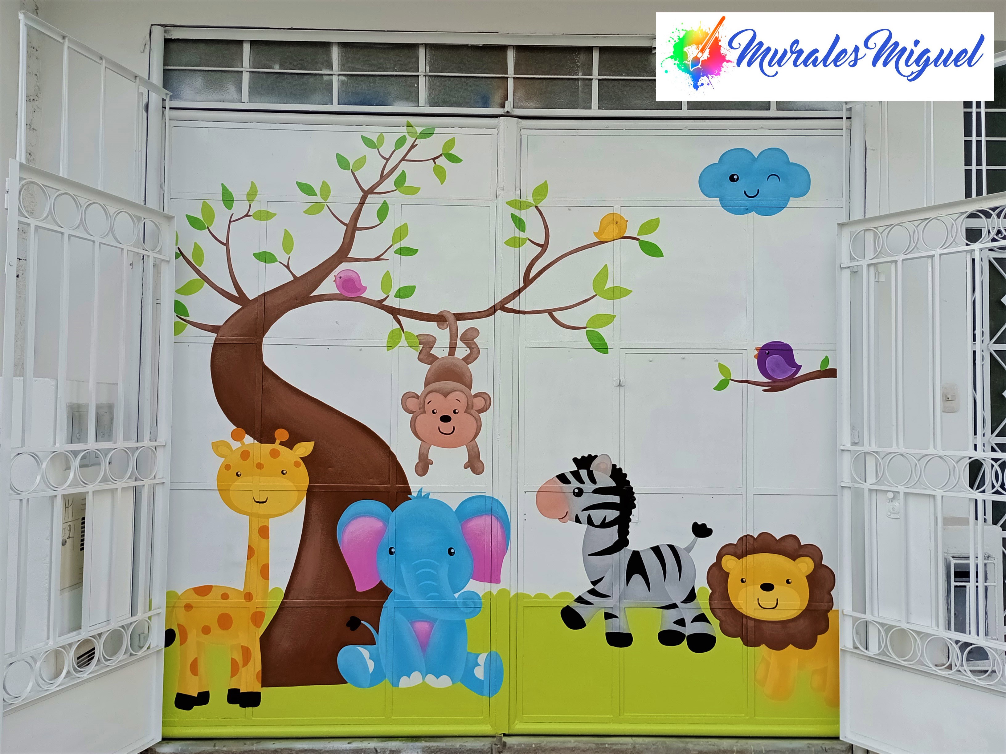 Murales infantiles pintados en portones y puertas